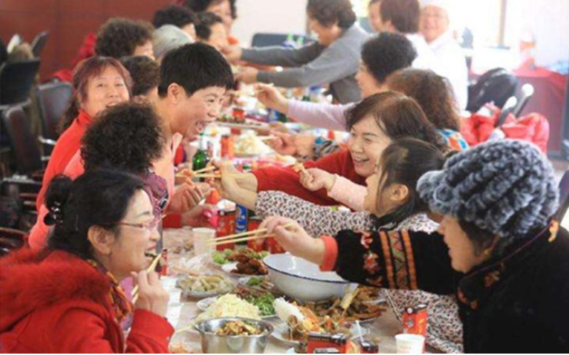 敦煌社區(qū)舉辦“左鄰右舍話端午，鄰里一家親”端午節(jié)活動暨第十三屆百家宴活動